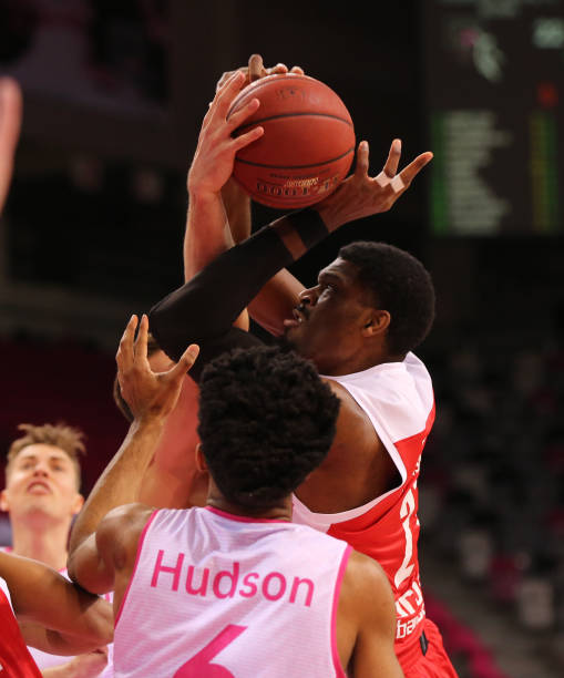 亚队的攻势 亚队的攻势